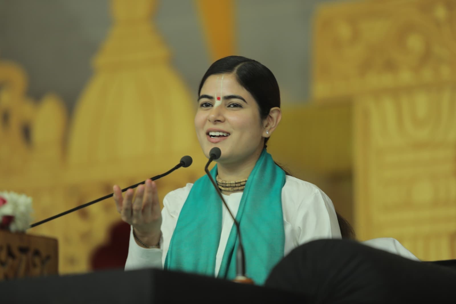 मनचित पर काबू नहीं रखने से जीवन अधूरा : देवी चित्रलेखा