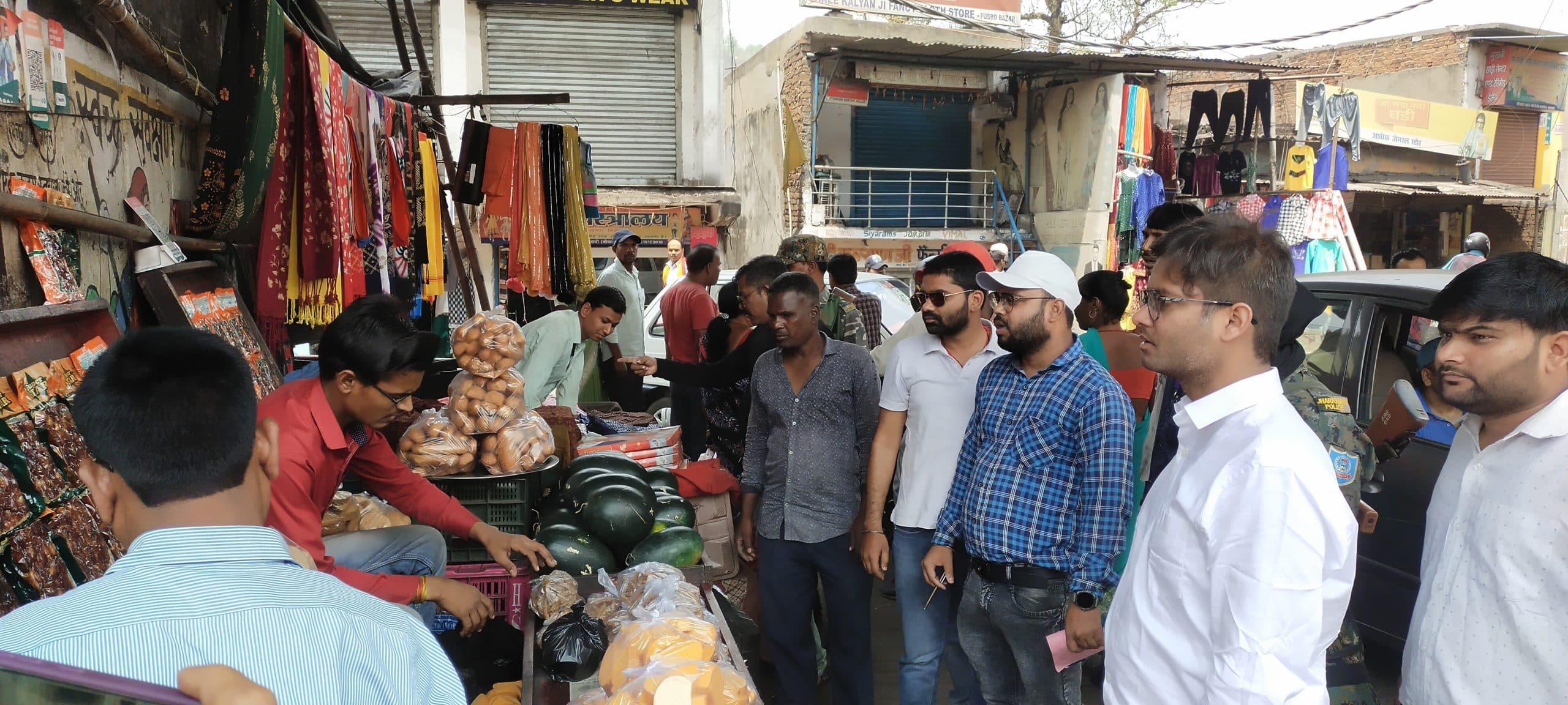 चार दुकानों से पॉलीथिन बैग जब्त, जुर्माना वसूला