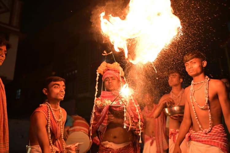 दुर्गापुर के कई क्षेत्रों में गाजन उत्सव की धूम