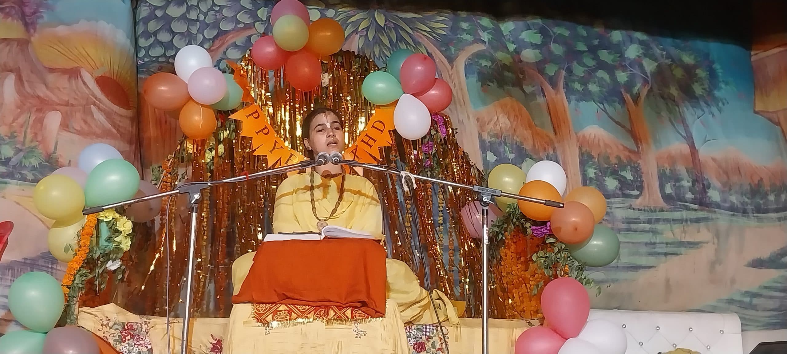 सत्संग व भजन के बिना जीवन अधूरा : राधिका