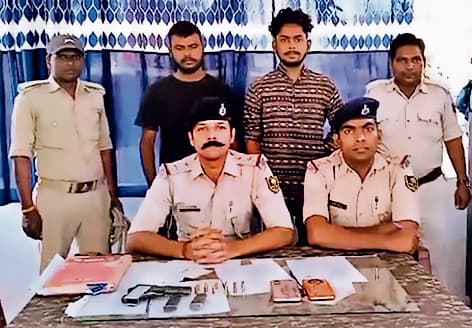 गोपालगंज में तीन लोगों की हत्या करने आये कुख्यात सद्दाम के दो शूटर गिरफ्तार, फुलगुनी मुखिया की हत्या में थे लाइनर