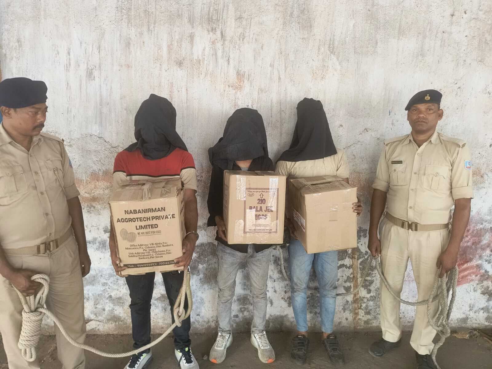 बिहार बस से 6.60 किलो गांजा ले जाने की थी तैयारी, तीन गिरफ्तार