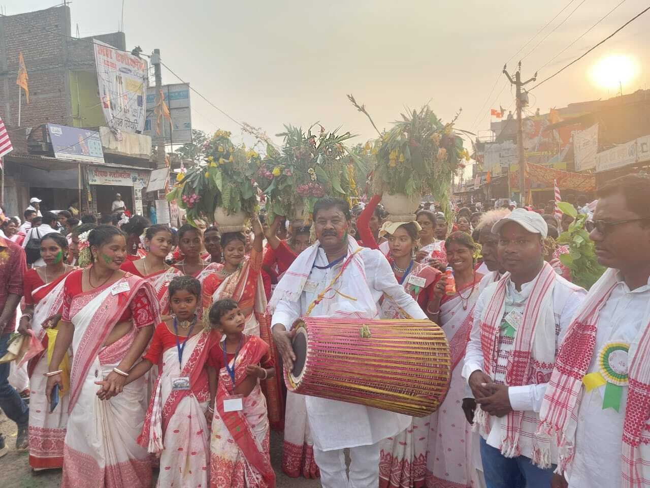 सरहुल शोभयात्रा में उमड़ा जनसैलाब