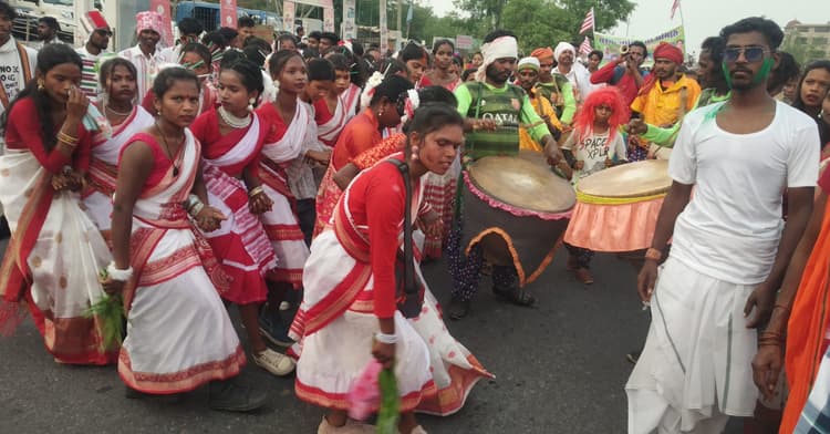 भाईचारगी व प्रेम का संदेश देता है सरहुल