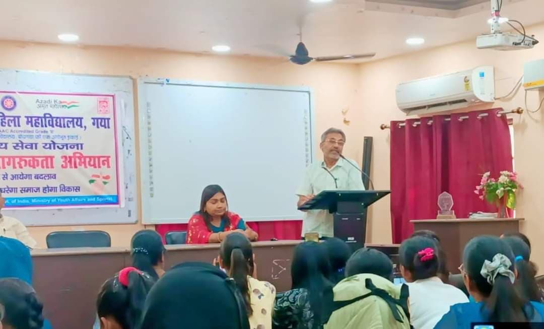 लोकतंत्र में वोट का महत्व, आलस्य त्यागकर बढ़-चढ़ कर मतदान करें