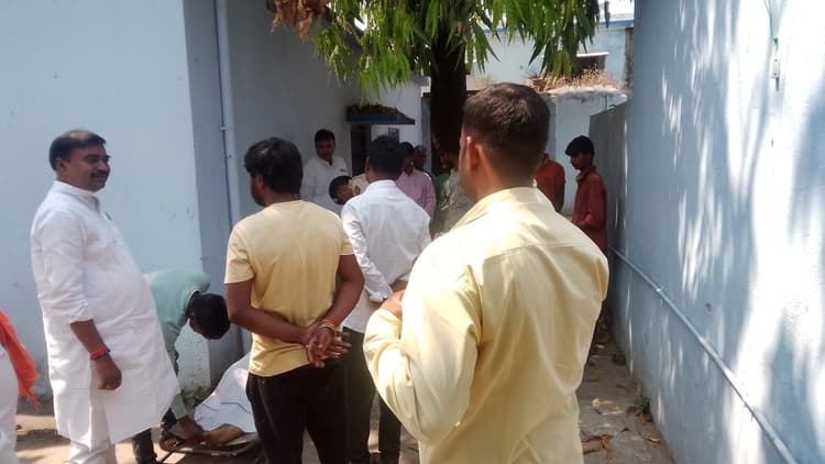 खेत में काम करने के लिए गये युवक की करेंट लगने से मौत