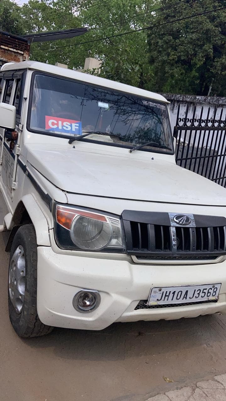 सीआइएसएफ का बोर्ड लगाकर बोलेरो से अवैध शराब की तस्करी