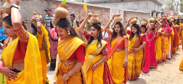 भागवत कथा को ले ब्राह्मणडीहा में निकली कलश यात्रा