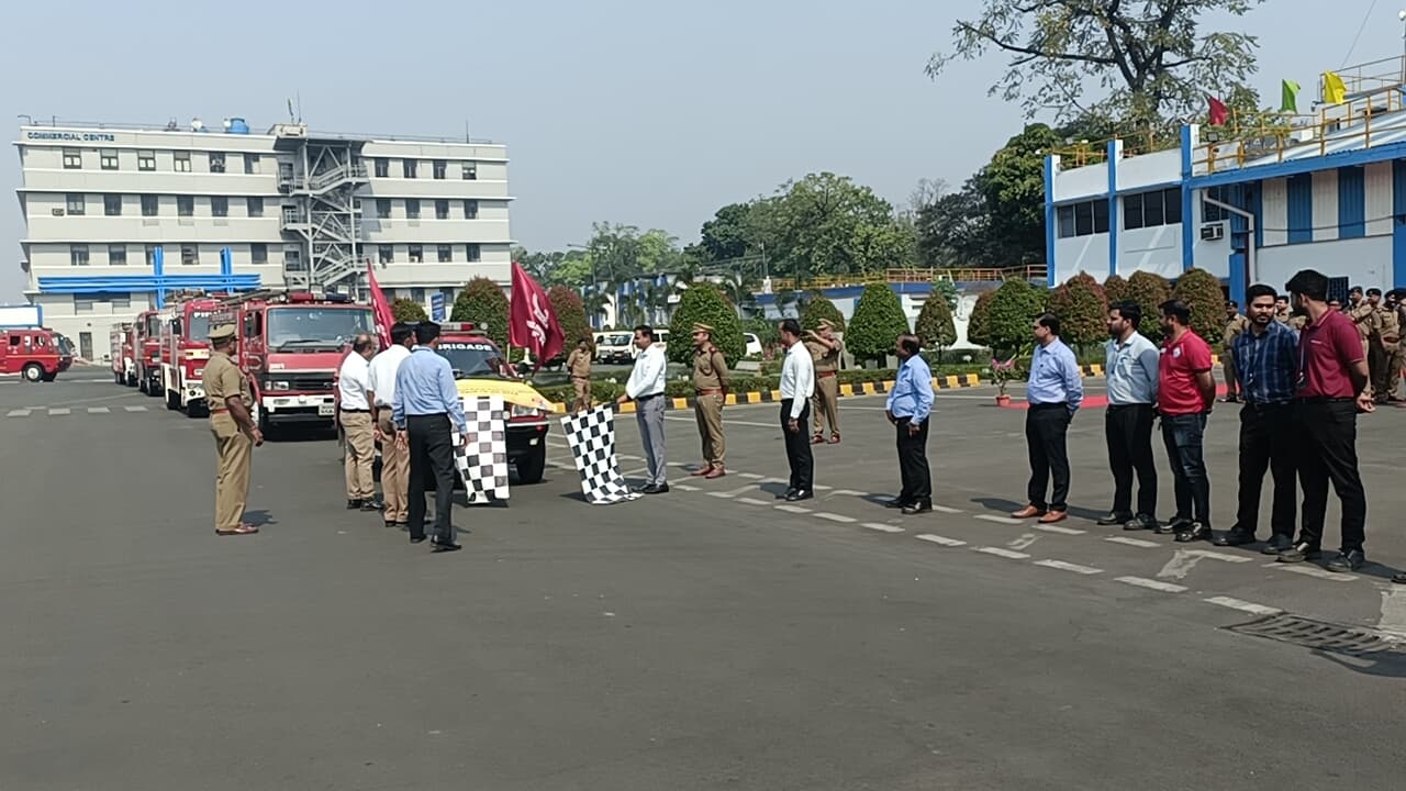 अग्निशमन सुरक्षा सप्ताह पर टाटा स्टील में निकली जागरूकता रैली, टाटा मोटर्स में फायर शो