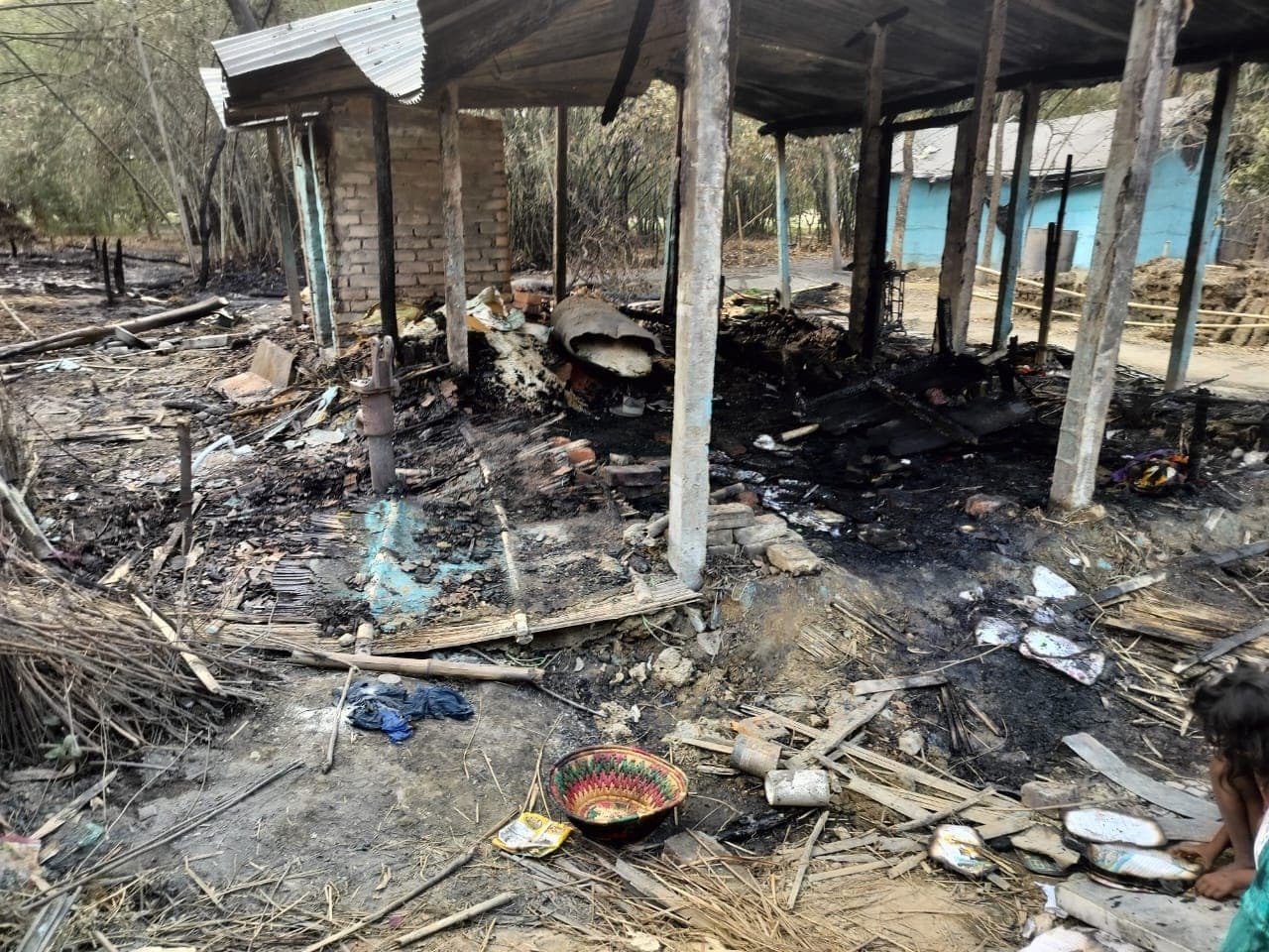 सिलेंडर ब्लास्ट, महिला समेत छह झुलसे