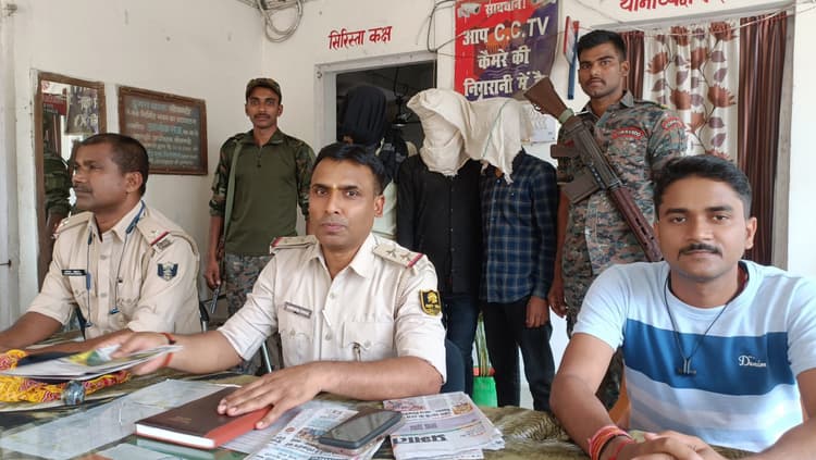 चोरी की बाइक के साथ तीन बाइक चोर गिरफ्तार