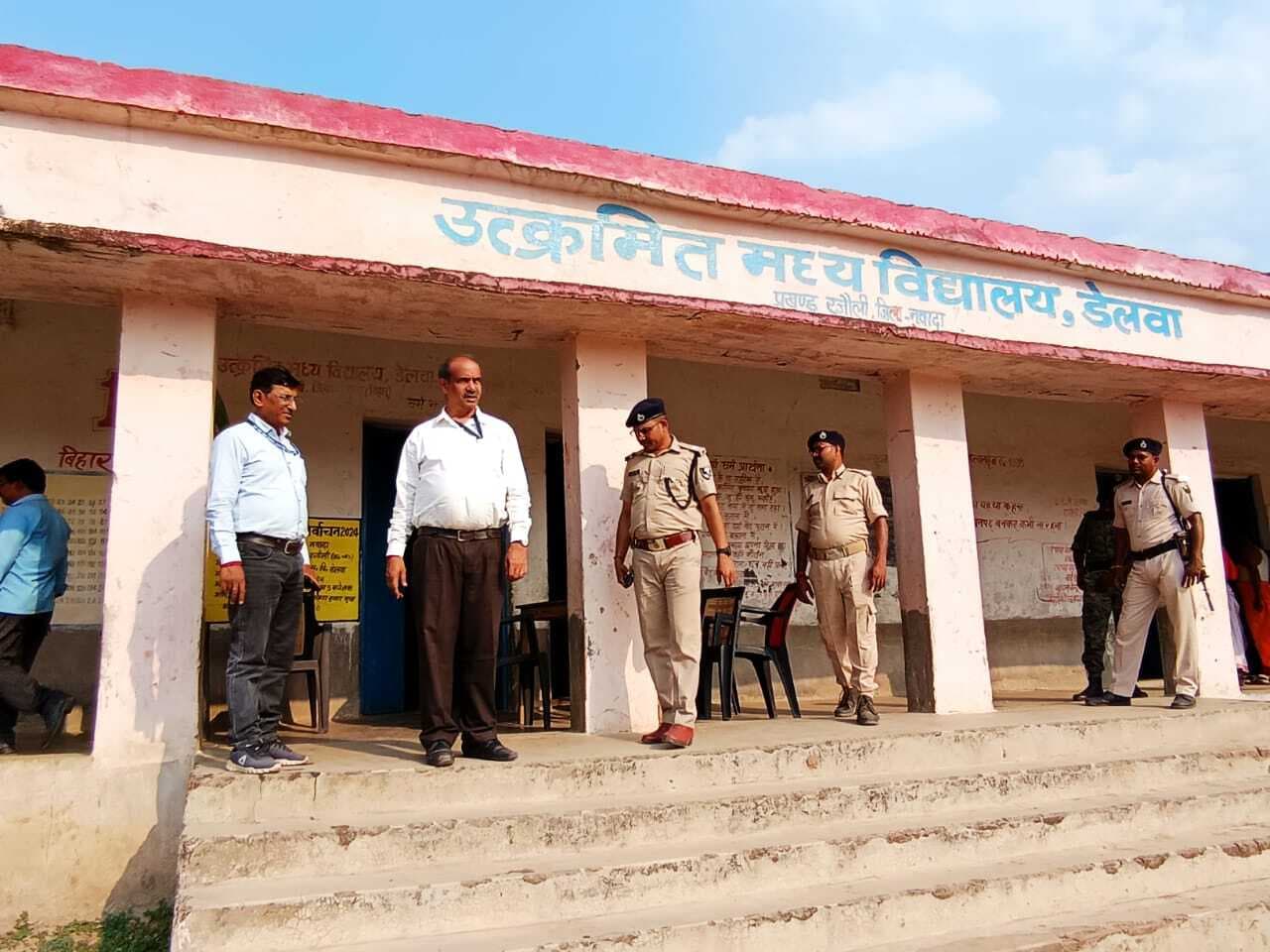 अधिकारियों ने नक्सल प्रभावित बूथों का निरीक्षण