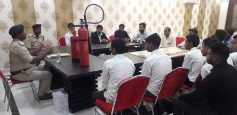 अग्निशमन सप्ताह दिवस पर दो संस्थानों में मॉकड्रिल