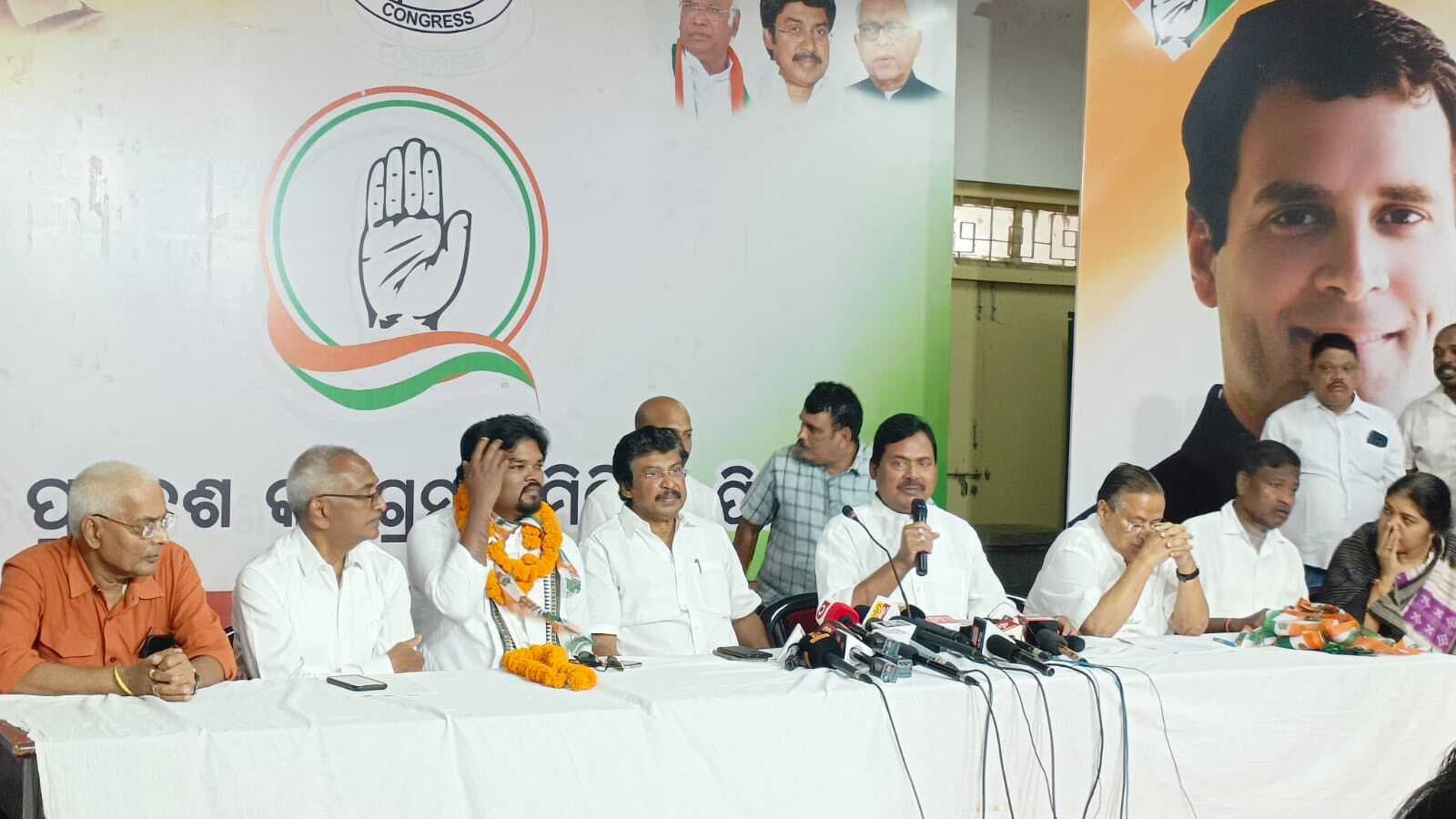 दिल से जुड़ा था कांग्रेस के साथ, ऐसा नहीं करना चाहिए था : प्रबोध तिर्की