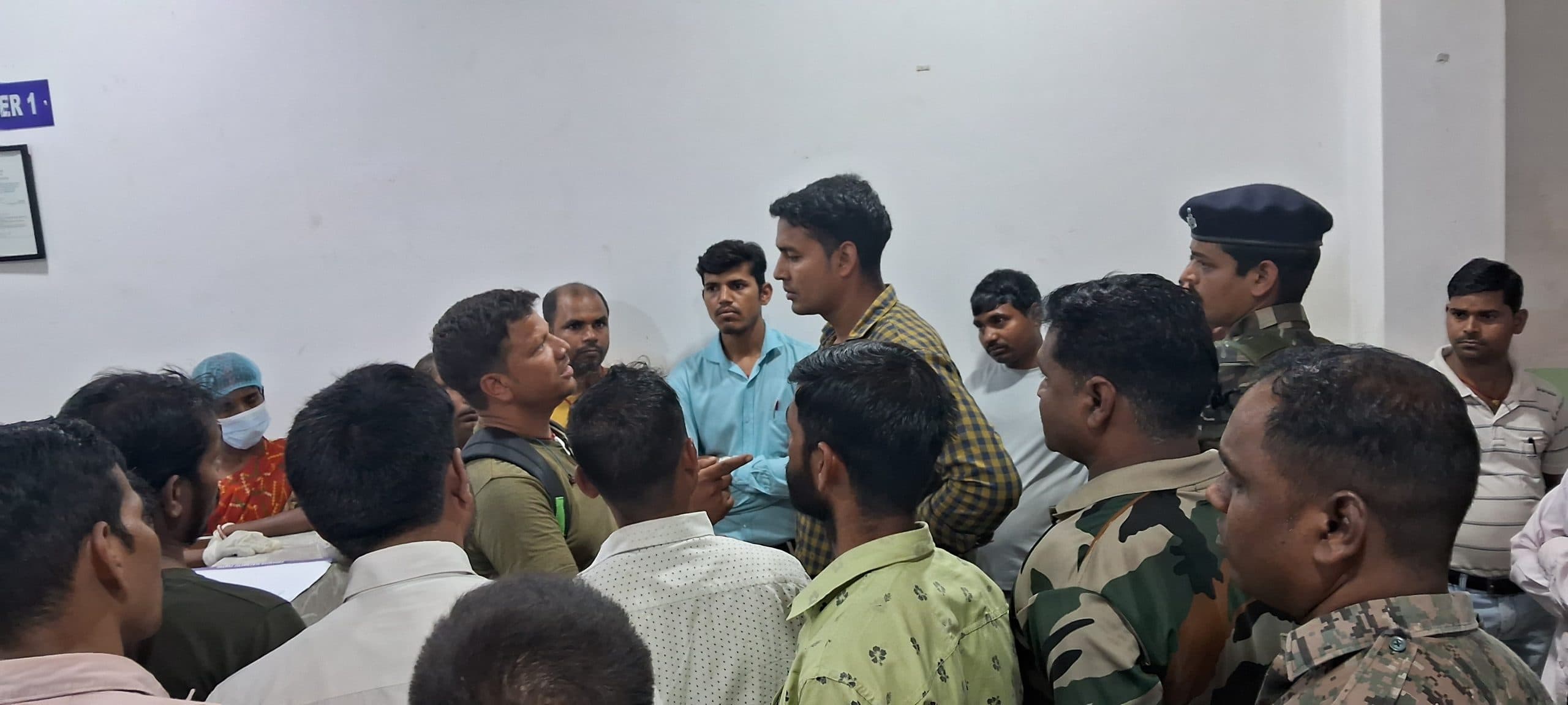 महिला की मौत के बाद अस्पताल प्रबंधन ने की पैसे की मांग