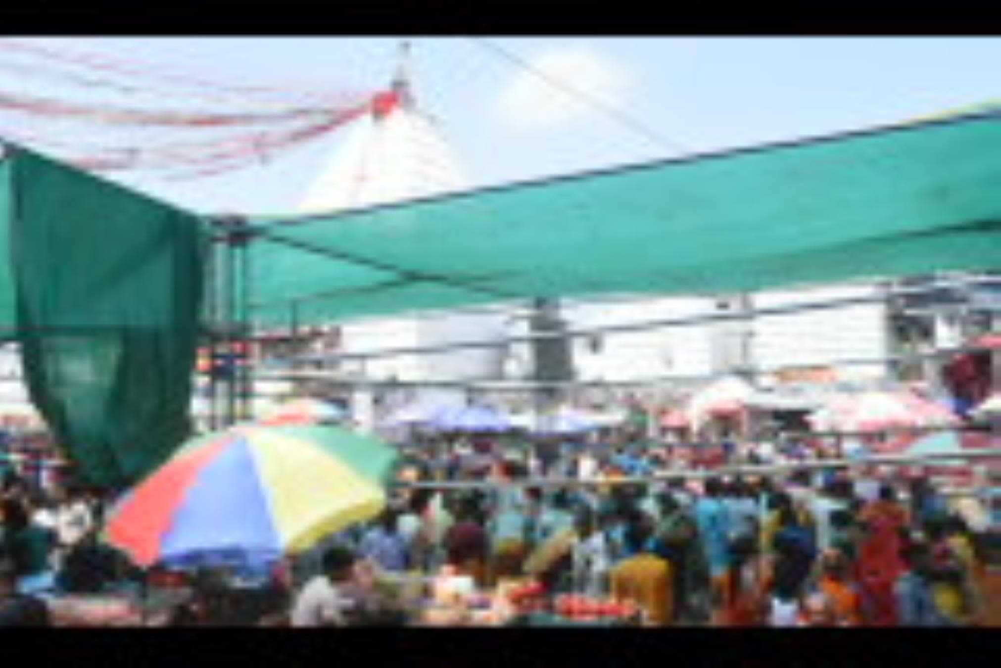 बाबा मंदिर में शेड लगाने का काम शुरू