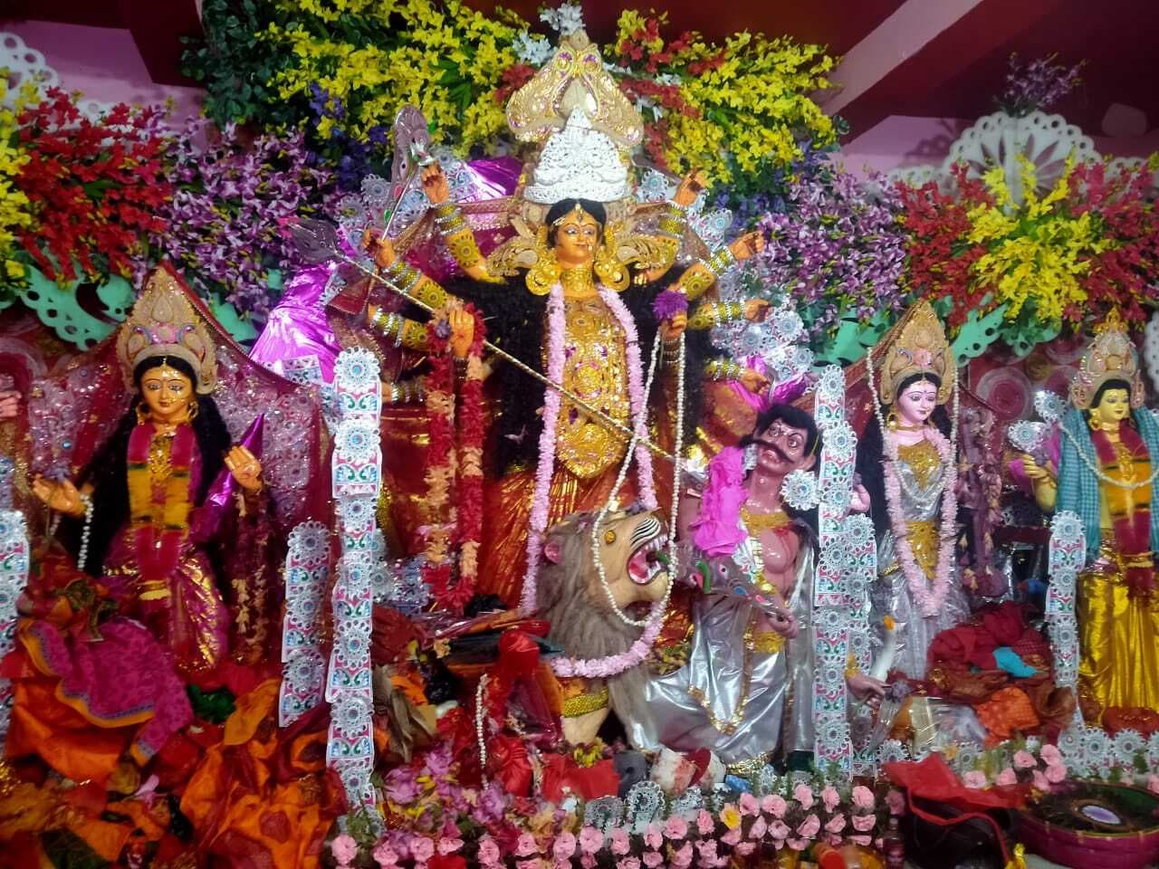 मां दुर्गा के आठवें स्वरूप महागौरी की लोगों की पूजा अर्चना