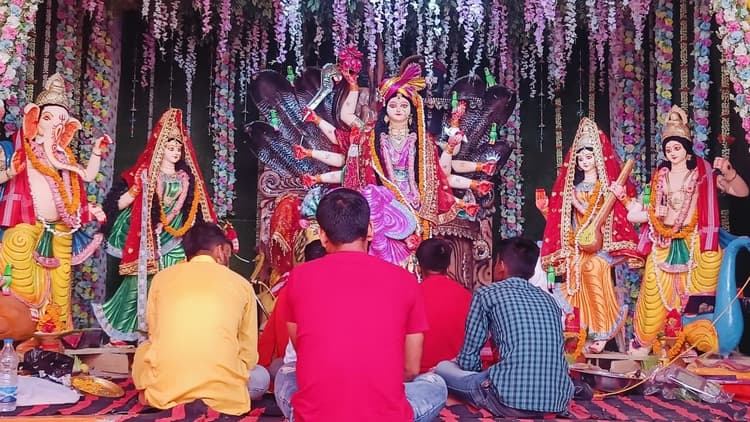 वासंतिक नवरात्र के आठवें दिन मां महागौरी की हुई पूजा