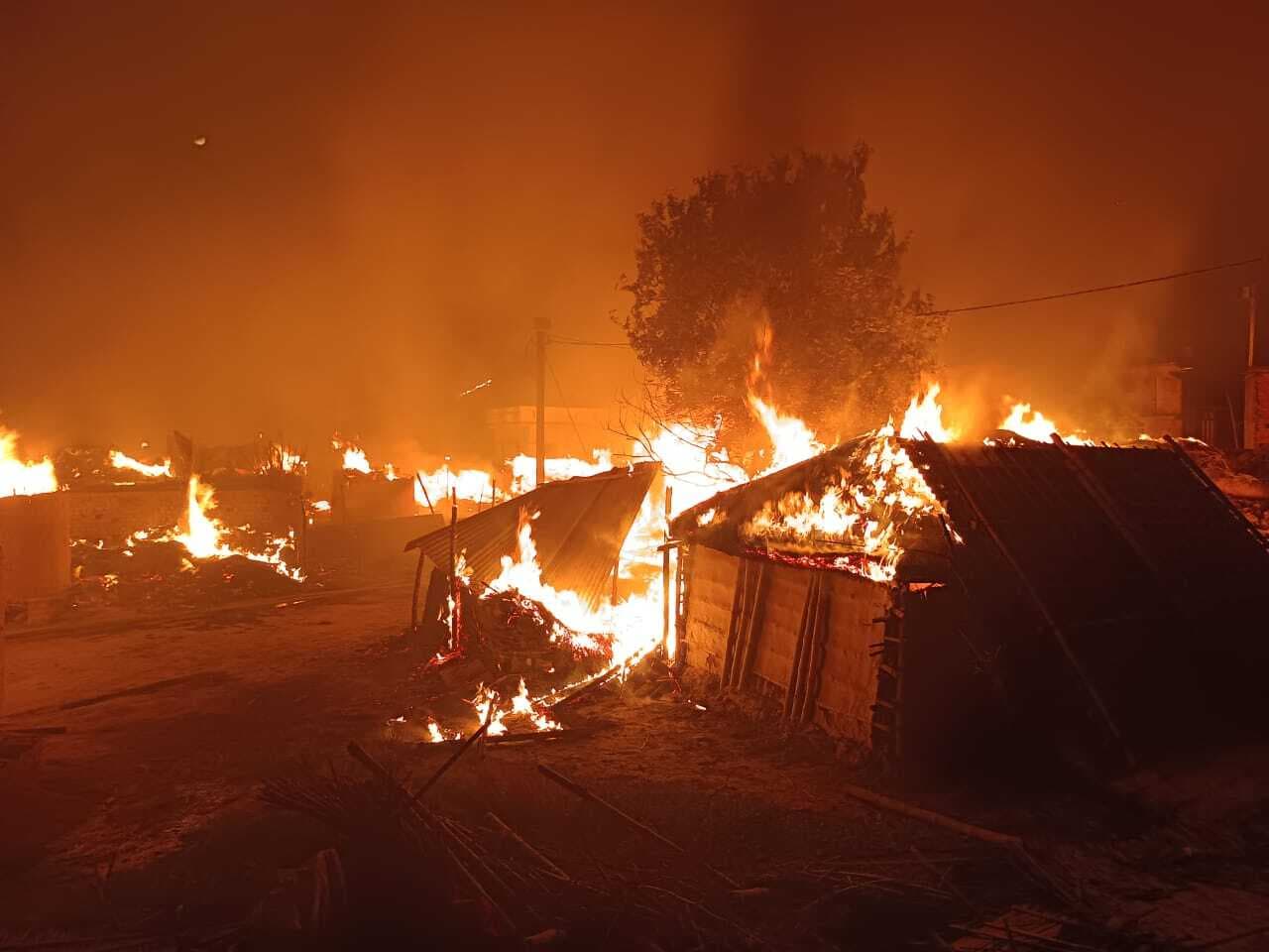 बथवरिया और श्रीपतनगर में लगी भीषण आग, लगभग 100 घर जले, लाखों लाख की हुई क्षति