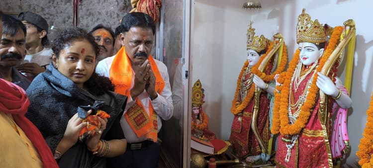 कल्पना सोरेन ने की मां दुर्गे की पूजा-अर्चना