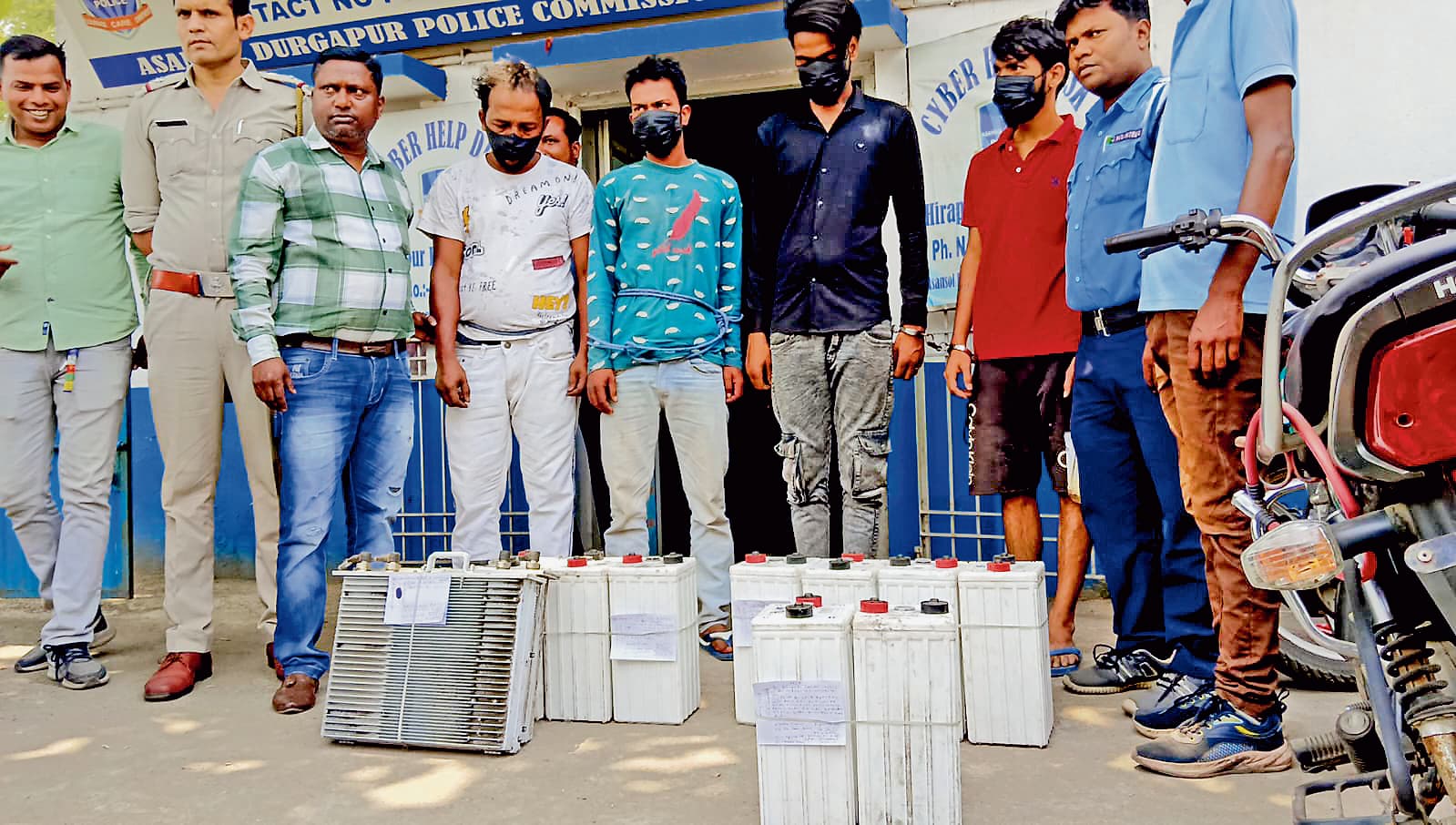 टावर से बैटरी चोरी के मामले में चार गिरफ्तार