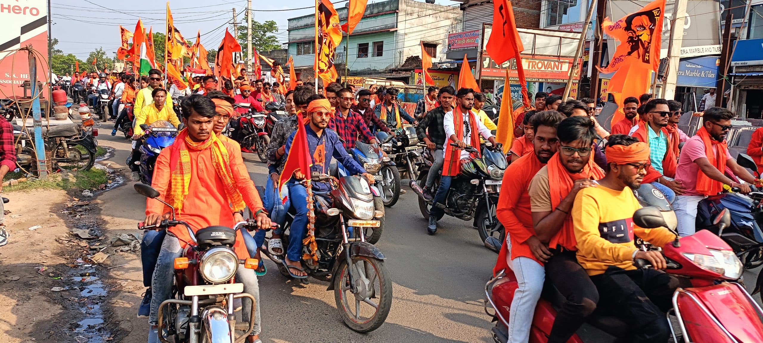 गोमिया में बजरंग दल ने निकाली शोभा यात्रा