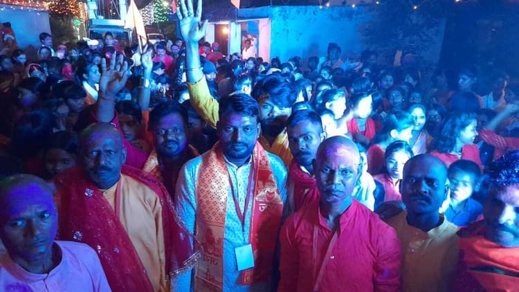 आंबेडकर नगर में प्रतिमा को कराया गया नगर भ्रमण