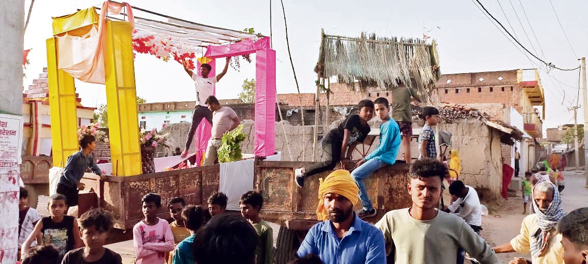 देर से मिला लाइसेंस, दरिहट में नहीं निकली शोभायात्रा