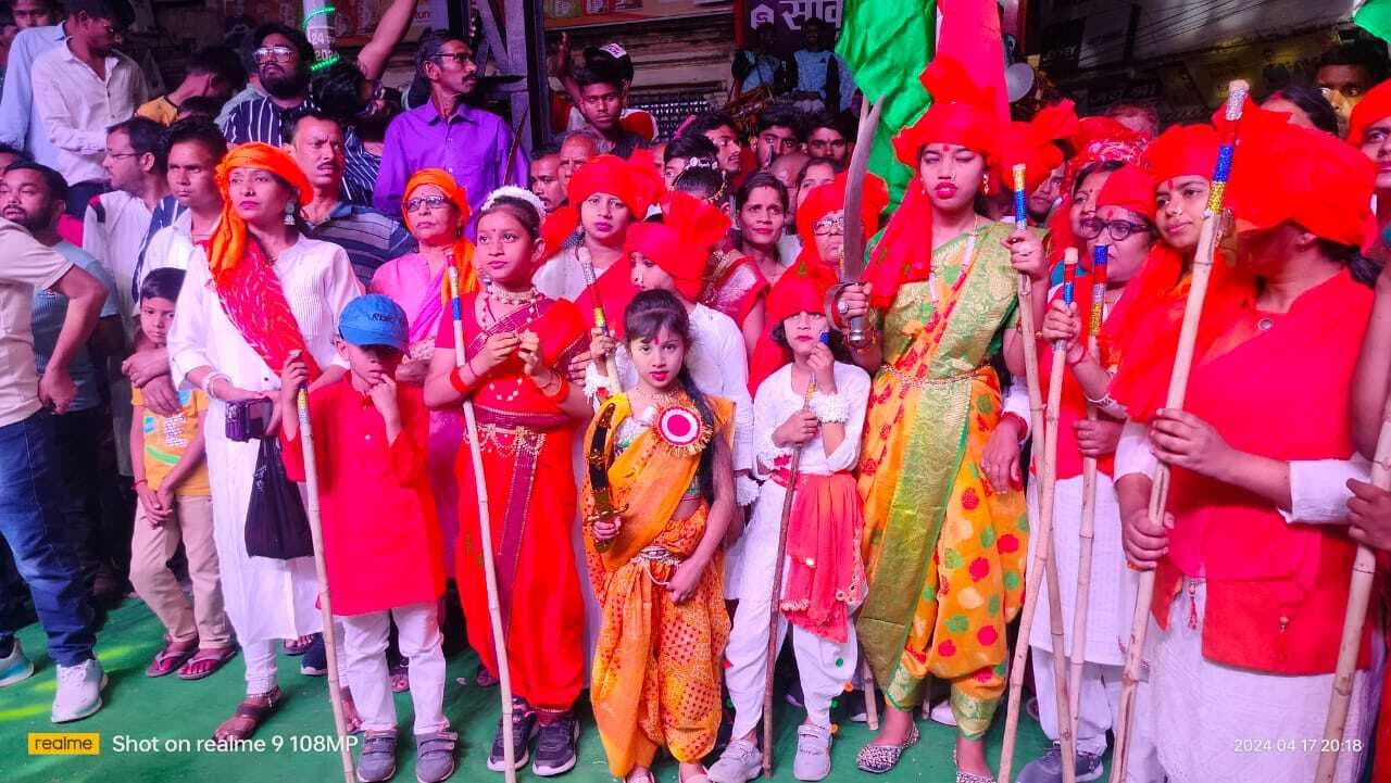 आधी आबादी ने झंडा चौक पर दिखाया दम