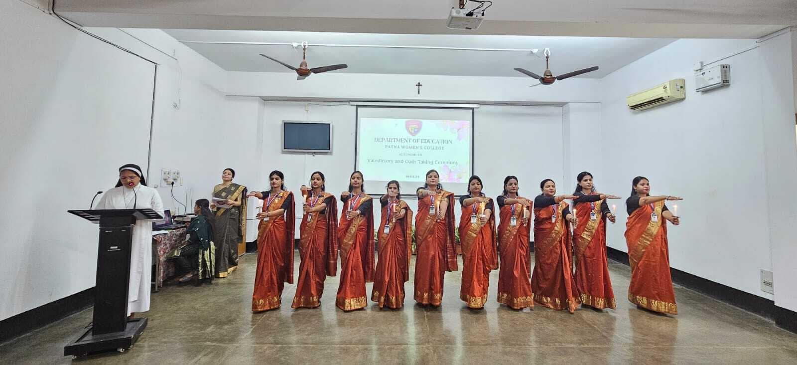 कैंपस : वीमेंस कॉलेज की नवनिर्वाचित छात्राओं ने ली शपथ