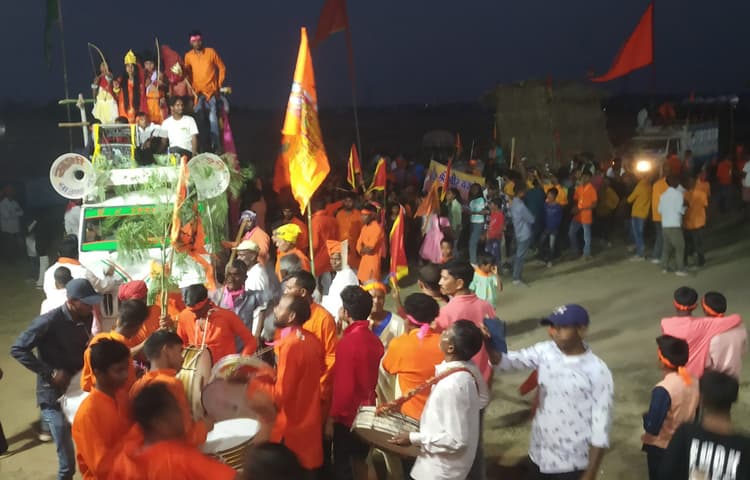 कुच्चू में अस्त्र-शस्त्र चालन प्रतियोगिता, हैरतअंगेज खेल का प्रदर्शन