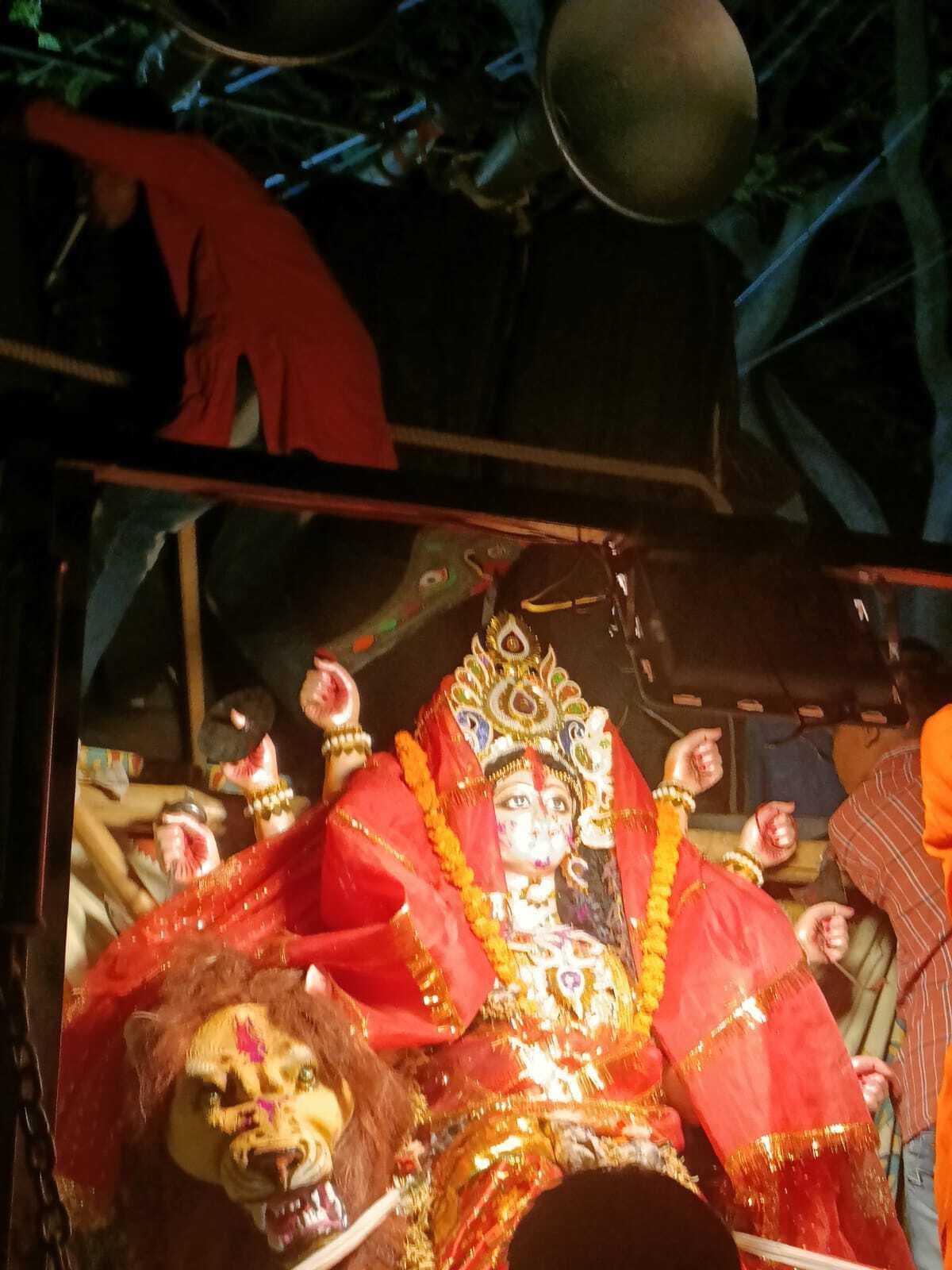 चैती दुर्गा पूजा समिति, मनीटोला की प्रतिमा का विसर्जन