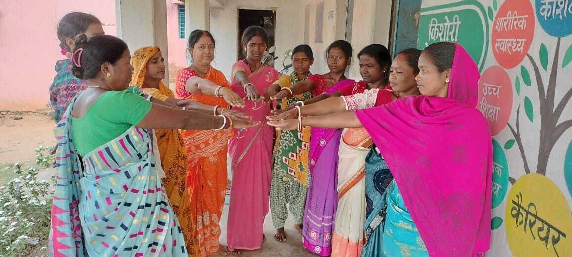 सखी मंडल ने मतदाताओं को मतदान के प्रति किया जागरूक