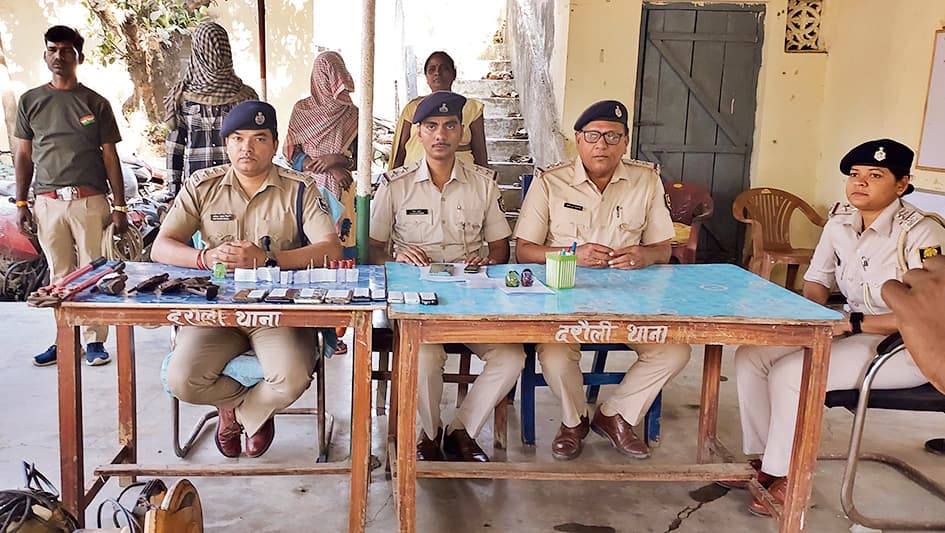 यूपी में चोरी कर सीवान में खपाने वाले मां-बेटे गिरफ्तार