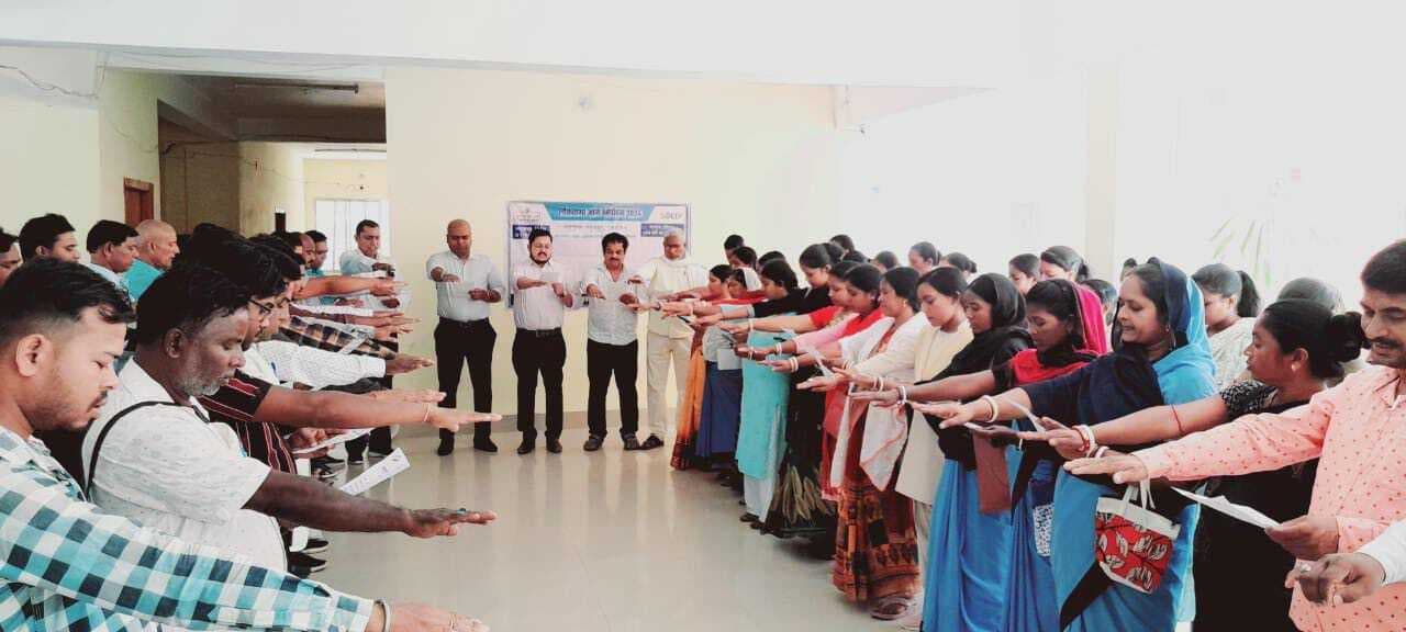 बीडीओ-सीओ ने लोगों को मतदान की दिलायी शपथ