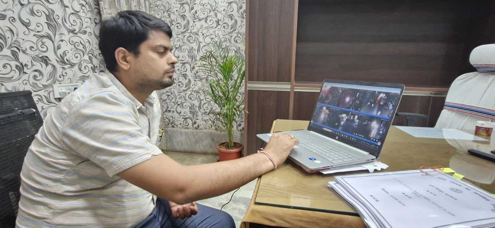 मानगो निगम ने 16 ऑटो में हेलोजन लगा जेनरेटर से जलाया