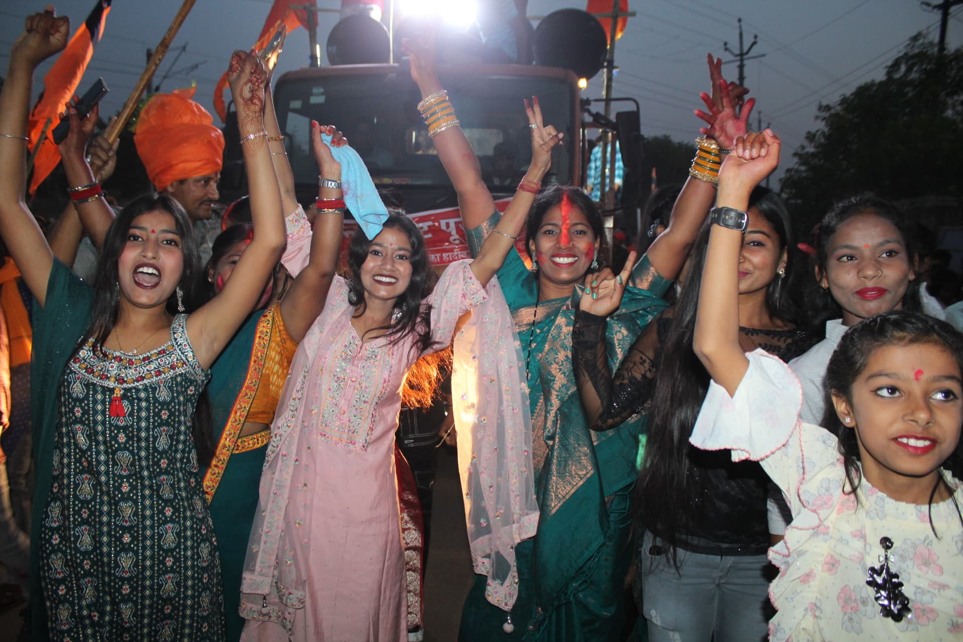 प्रतिमा विसर्जन के साथ चैती दुर्गा पूजा संपन्न