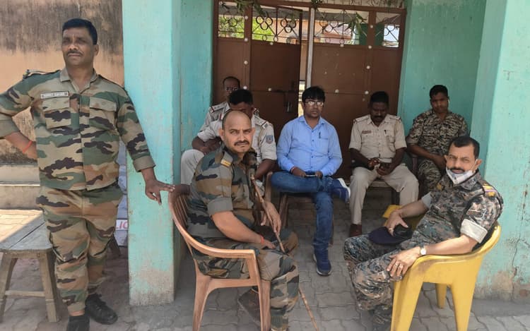 पिंड्राजोरा में पदाधिकारी कर रहे हैं कैंप, स्थिति सामान्य