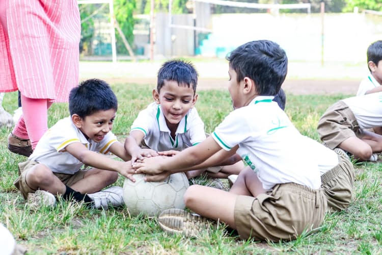 ग्रास रूट फुटबॉल महोत्सव 750 बच्चों लिया फुटबॉल का आनंद