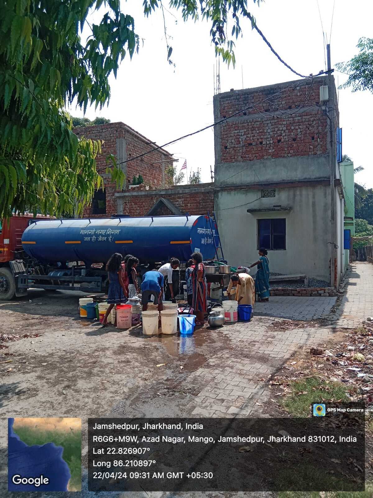 मानगो निगम ने की 25 जगहों पर टैंकर से जलापूर्ति