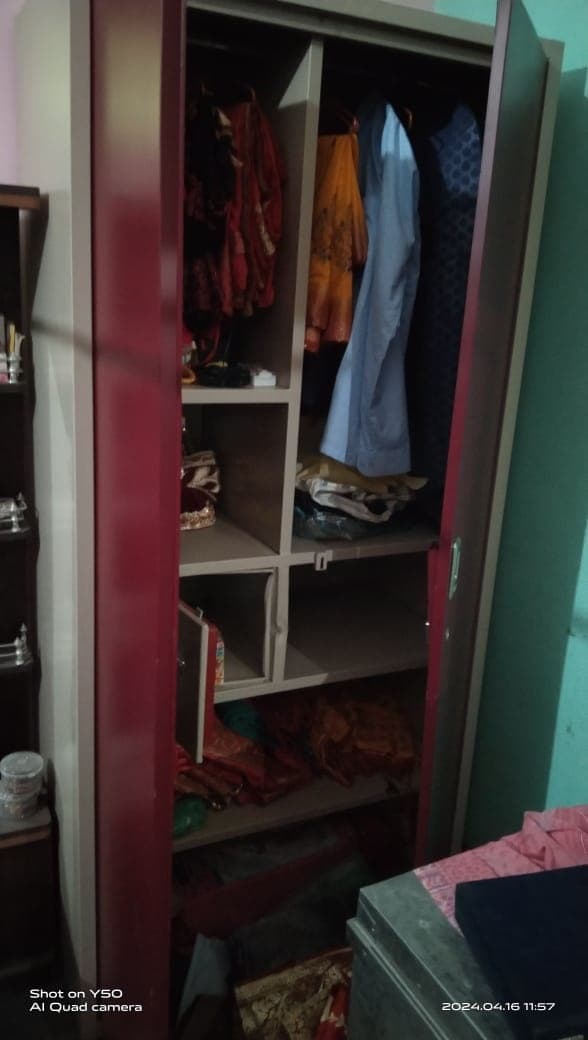 रिटायर्ड फौजी के घर का ताला तोड़कर 5.30 लाख की चोरी