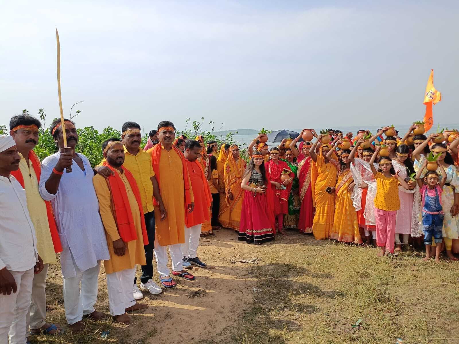 रथटांड़ में कलश यात्रा के साथ पांच दिवसीय यज्ञ शुरू