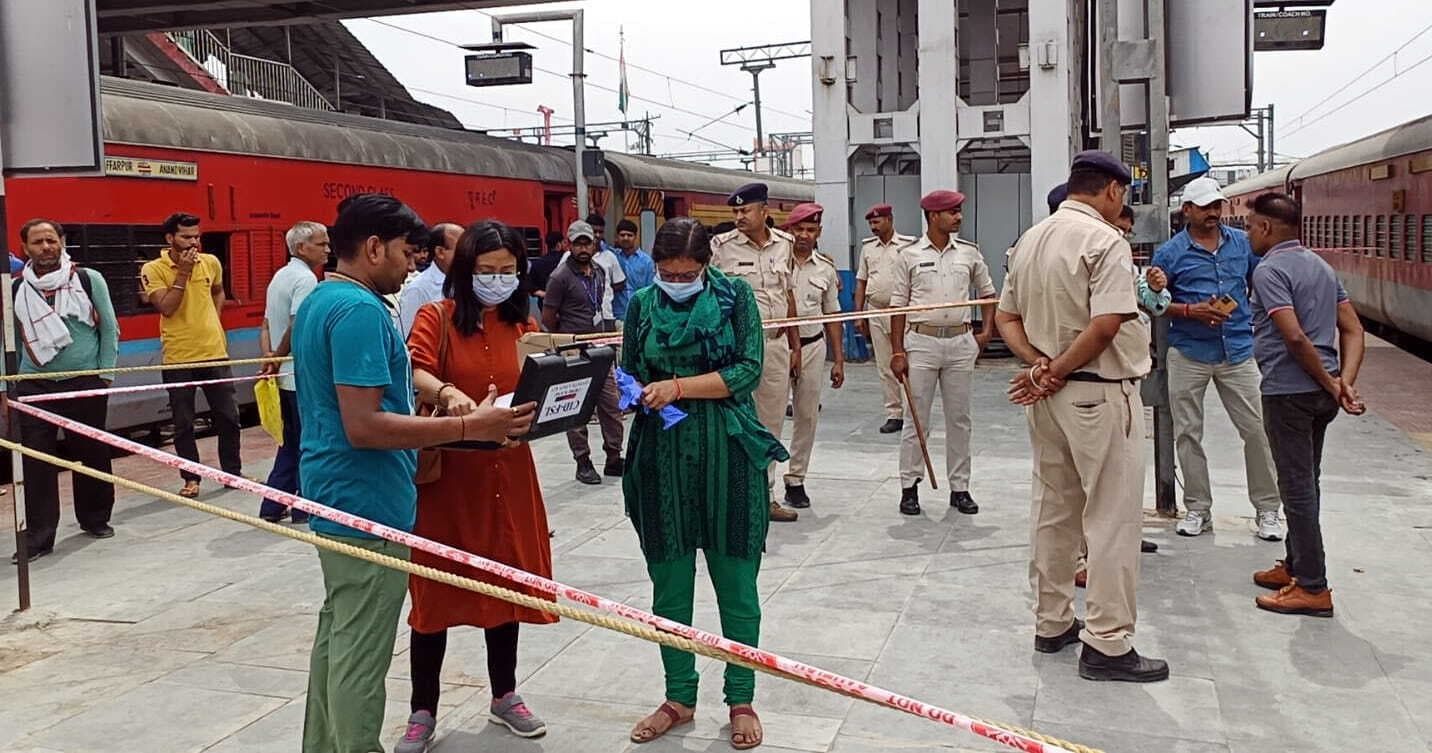आग बुझाने के लिए रखे सिलेंडर में लगा था जंग, नहीं होती हर महीने भौतिक जांच