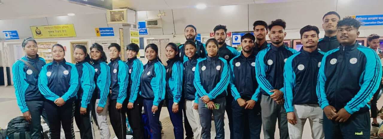 झारखंड कुश्ती की 35 सदस्यीय टीम बनारस गयी