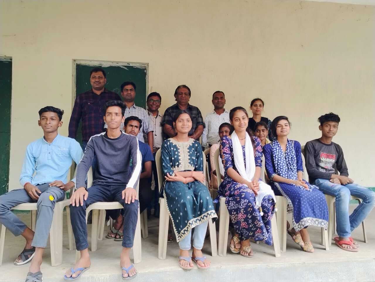 केबीआर उच्च विद्यालय महुदा में सम्मान समारोह