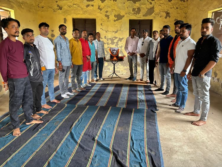 चरही में वीर कुंवर सिंह की वीरता को किया याद