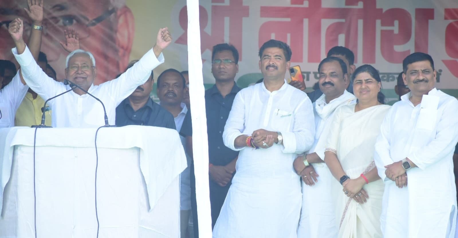 बीमा पर बरसे नीतीश, बोले- बहुत इज्जत दिये, मंत्री नहीं बनाये तो चली गयी, अच्छा हुआ