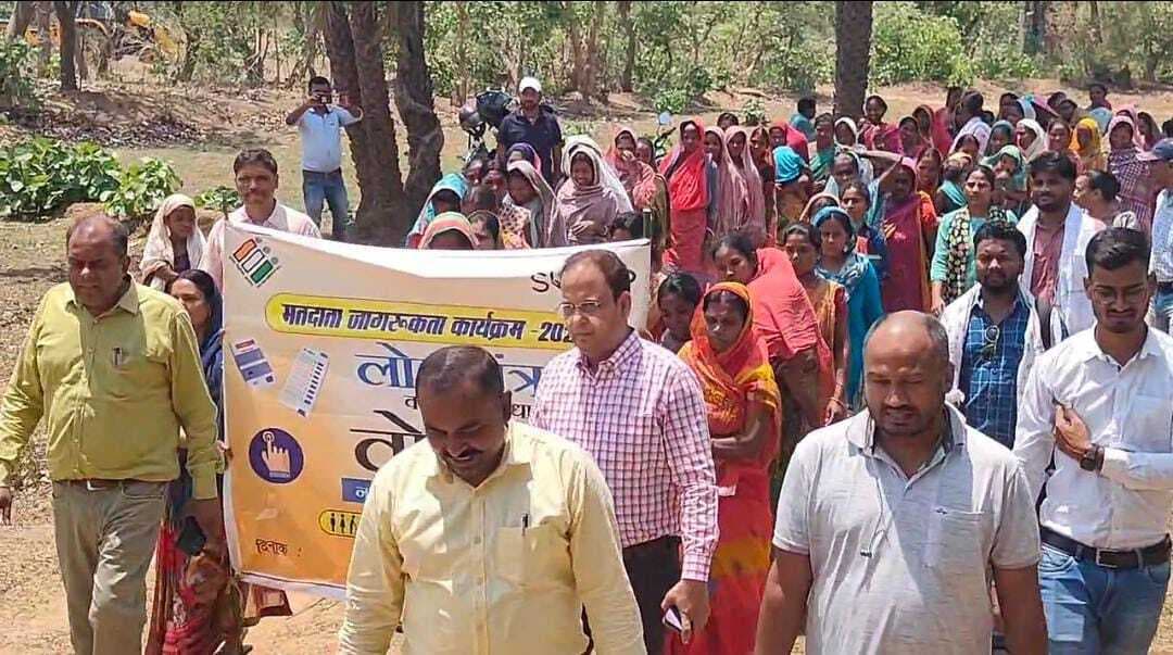 मेहंदी, रंगोली और रैली से मतदाताओं को किया जागरूक