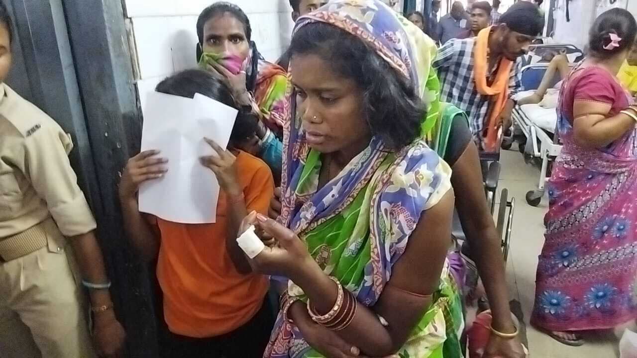 गम्हरिया : शराब पीकर आये पति ने चाकू से पत्नी पर किया हमला,जख्मी