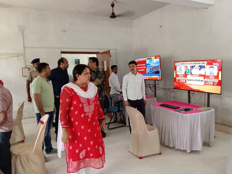 डीसी ने जिला नियंत्रण कक्ष व मीडिया कोषांग का किया निरीक्षण